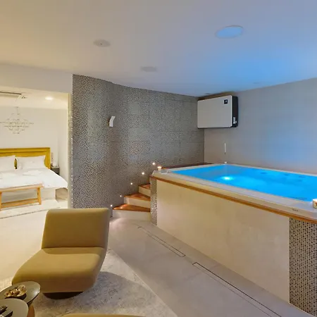Apartamento Beletage Rituals Premium With Private Jacuzzi And Pool -free Parking Adults Only